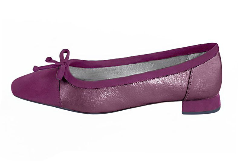 Mulberry purple women's ballet pumps, with low heels. Square toe. Flat flare heels. Profile view - Florence KOOIJMAN